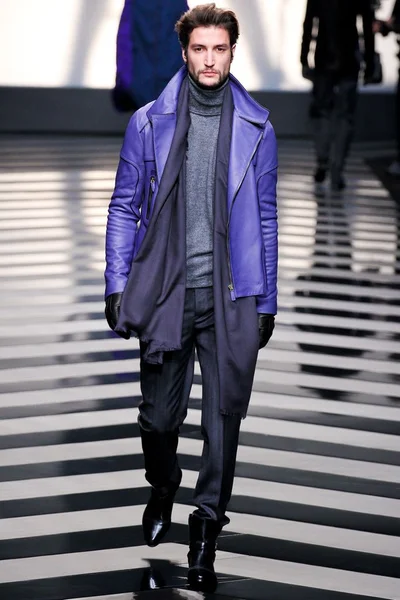 Look 11